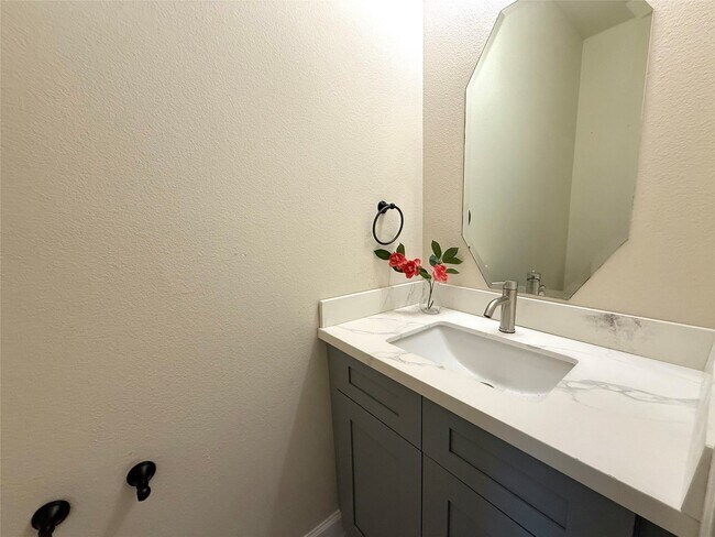 Building Photo - 26430 Richwood Oaks Dr