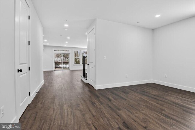 Building Photo - 13102 Ideal Dr