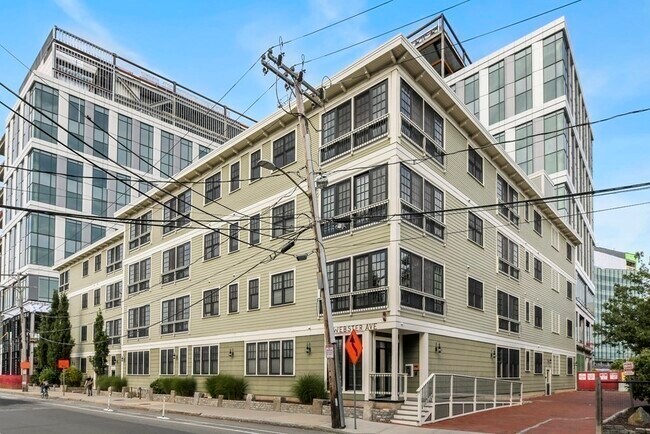 Building Photo - 80 Webster Ave