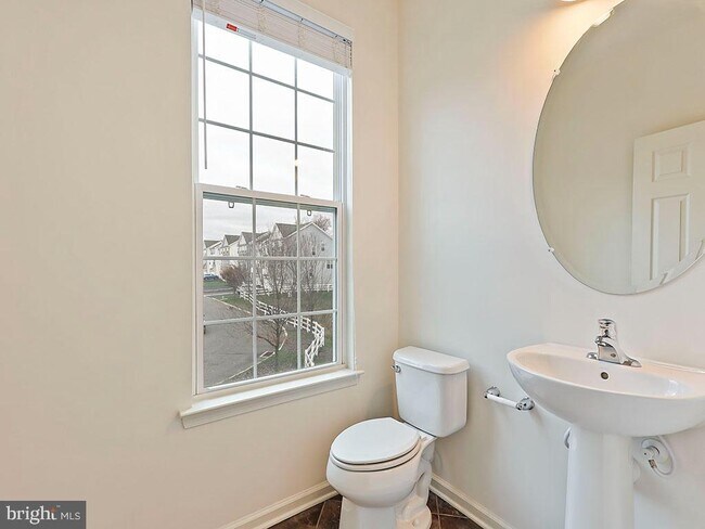 Building Photo - 523 Chestnut Ct