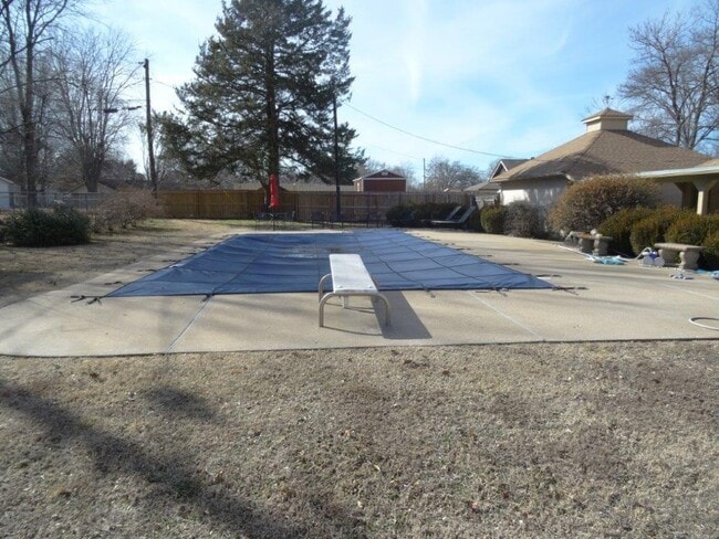 Building Photo - 1122 W Cypress St