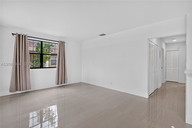 Building Photo - 2830 Coral Springs Dr
