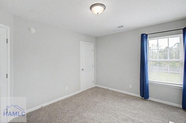 Building Photo - 18 Sunflower Cir NE