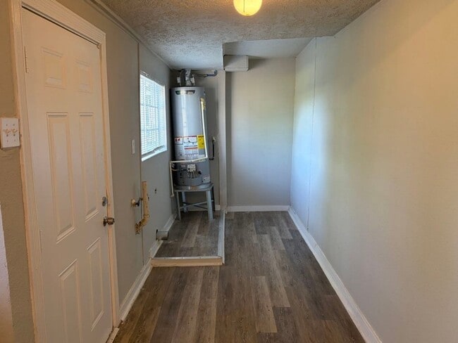 Building Photo - 5962 Belarbor St