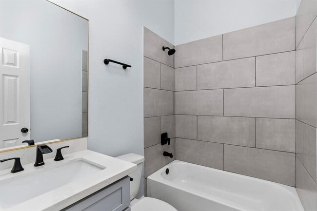 Building Photo - 1010 Junell St