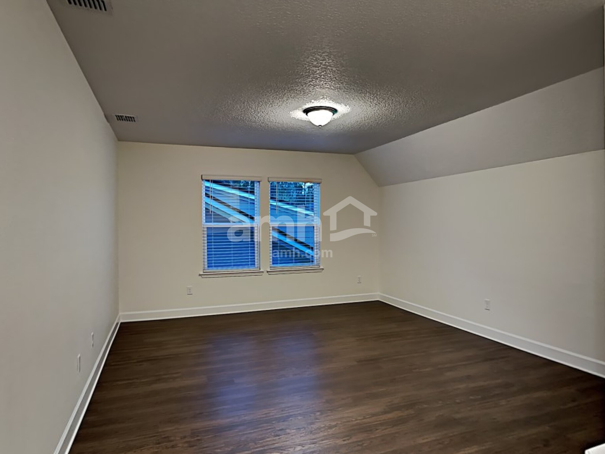 Building Photo - 803 Rocking Chair Ln