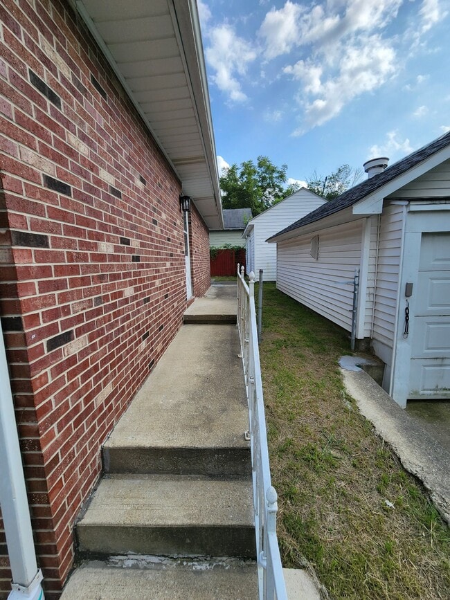 Building Photo - 61 E Park St