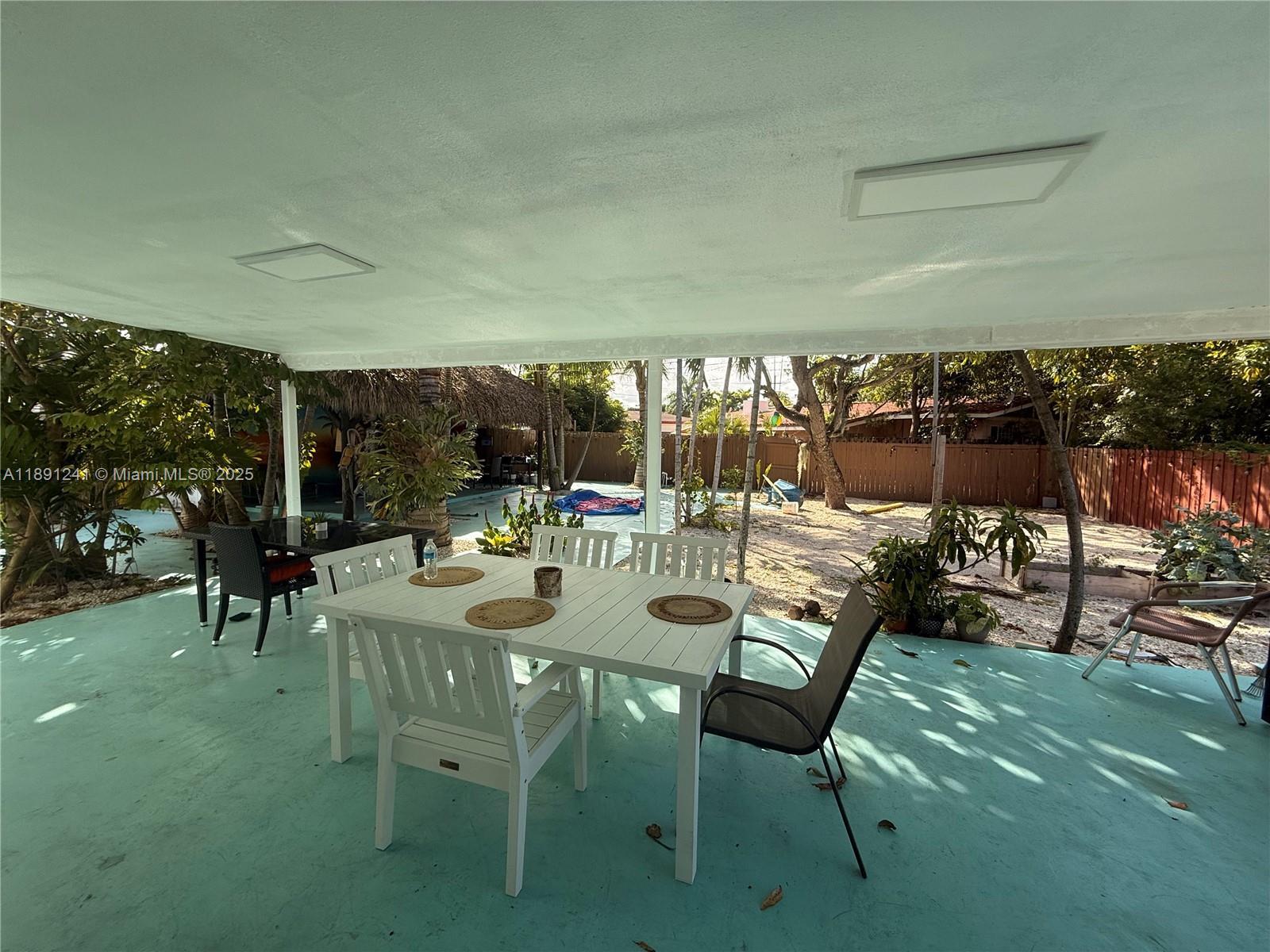 Building Photo - 16030 Miami Dr