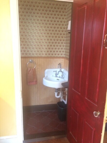1st Flr Half Bath (v1) - 1229 E Susquehanna Ave