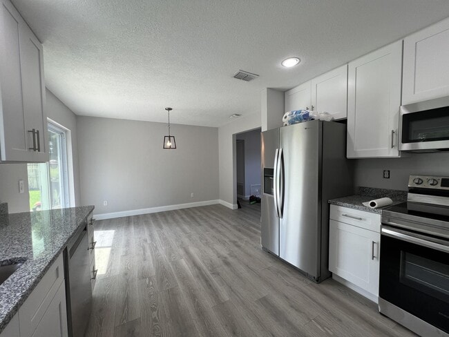 Building Photo - 1313 Summer Breeze Rd