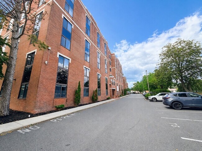 Building Photo - 30 Daniels St