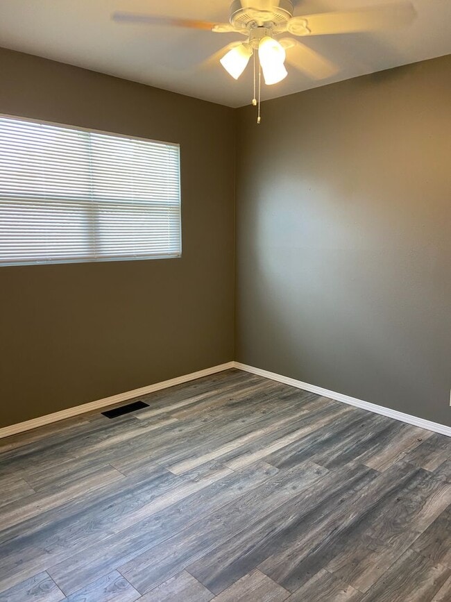 Building Photo - Great SE Portland Bungalow Close to Lynchview Park!