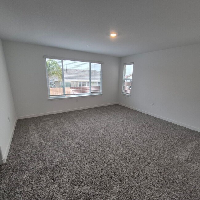 Building Photo - Brand New 4 Bedroom Home in Lennar's Cyan Community