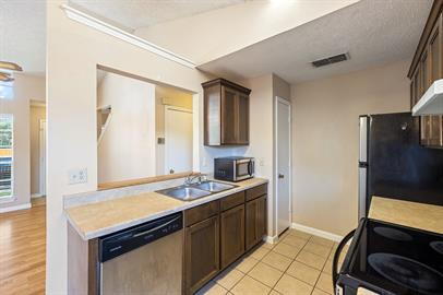 Building Photo - Great location! Two Bedroom two bath Condo