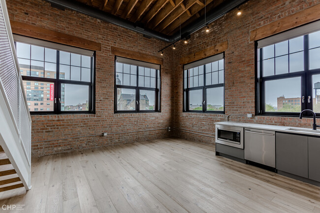 Building Photo - 729 N Sangamon St
