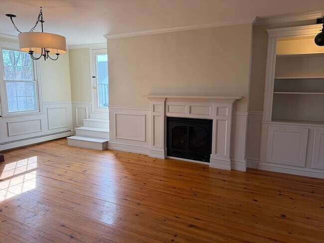 Building Photo - 9 Charles St