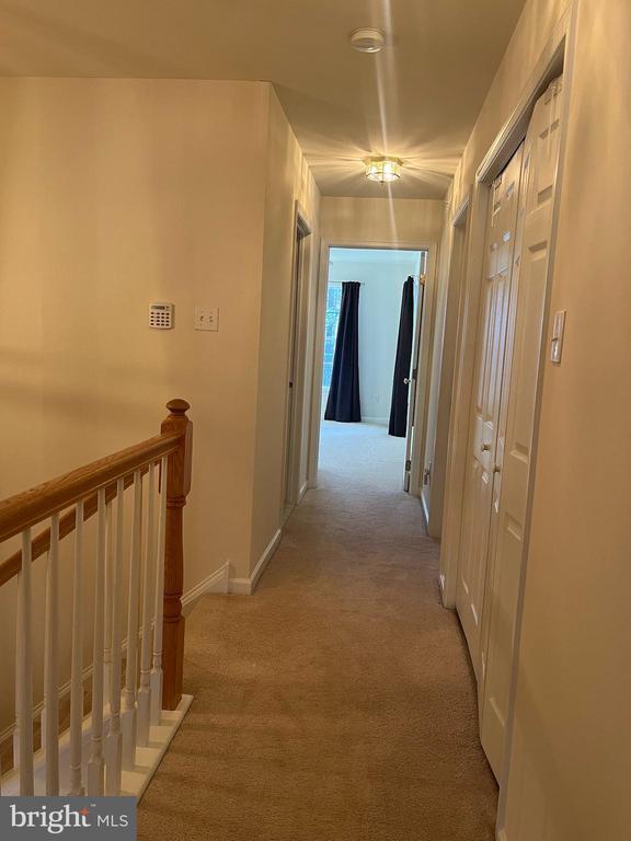 Building Photo - 233 Birchwood Dr