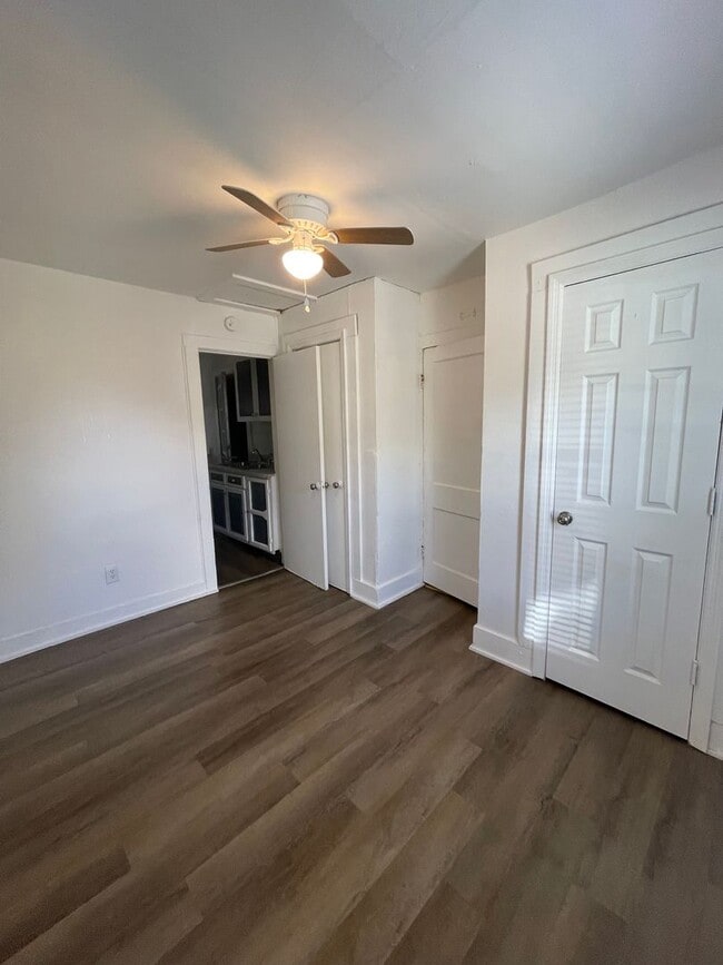 Building Photo - Two Bedroom, One Bath House!