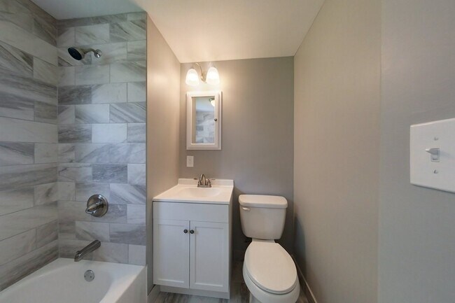 Building Photo - 813 N Spair St