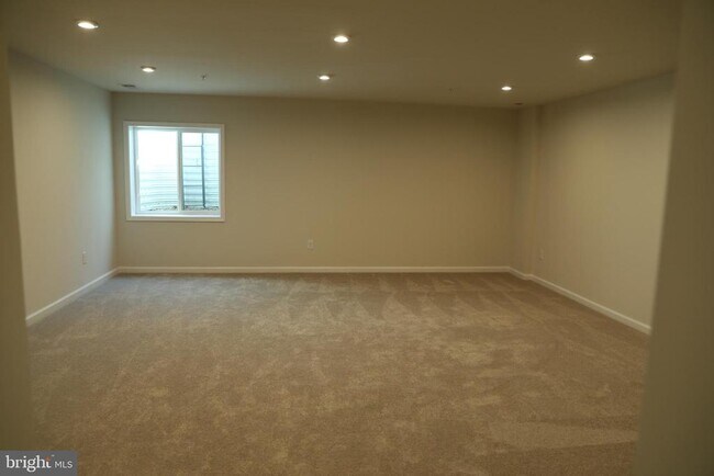 Building Photo - 172 Mulberry Dr