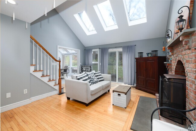 Building Photo - 266 Old Forge Rd