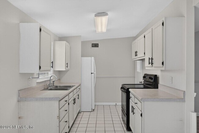 Building Photo - 87 Saratoga Cir S