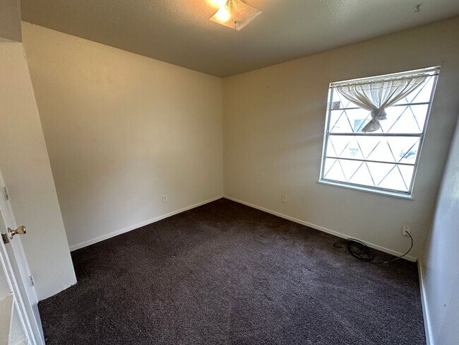 Building Photo - 1106 La Porte Dr
