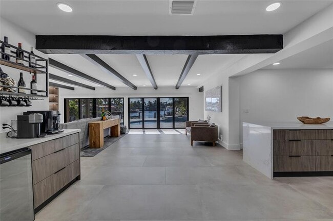 Building Photo - 160 SE 3rd Ct