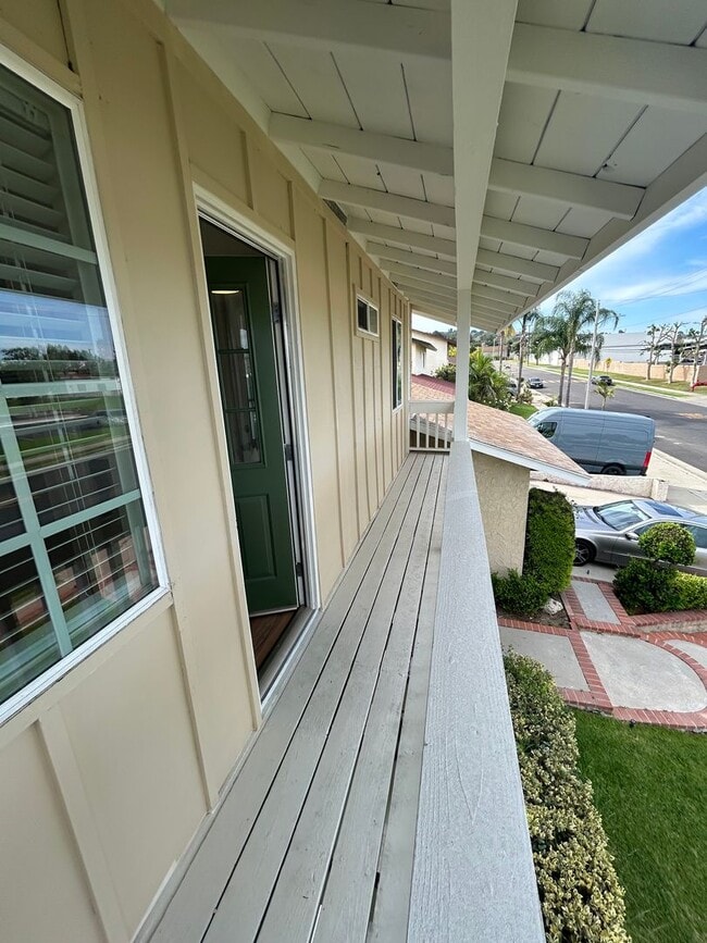 Building Photo - 852 Glenwick Ave