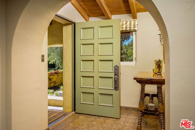 Building Photo - 500 N Las Palmas Ave