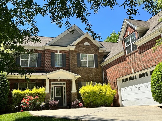 Building Photo - 10110 Paxton Run Rd