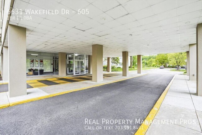 Building Photo - 6631 Wakefield Dr