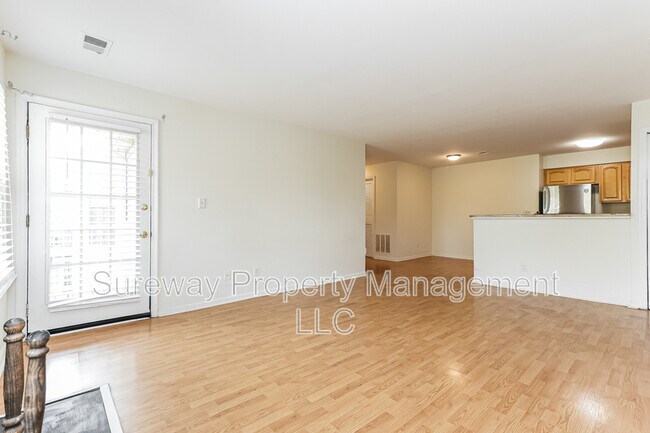 Building Photo - 447 Meade Ct