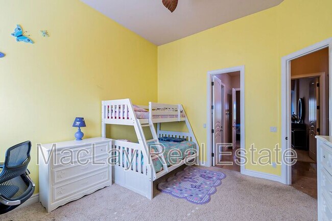 Building Photo - 2720 E Jade Pl