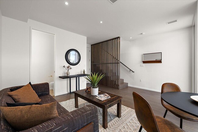 Building Photo - 3105 Brush St