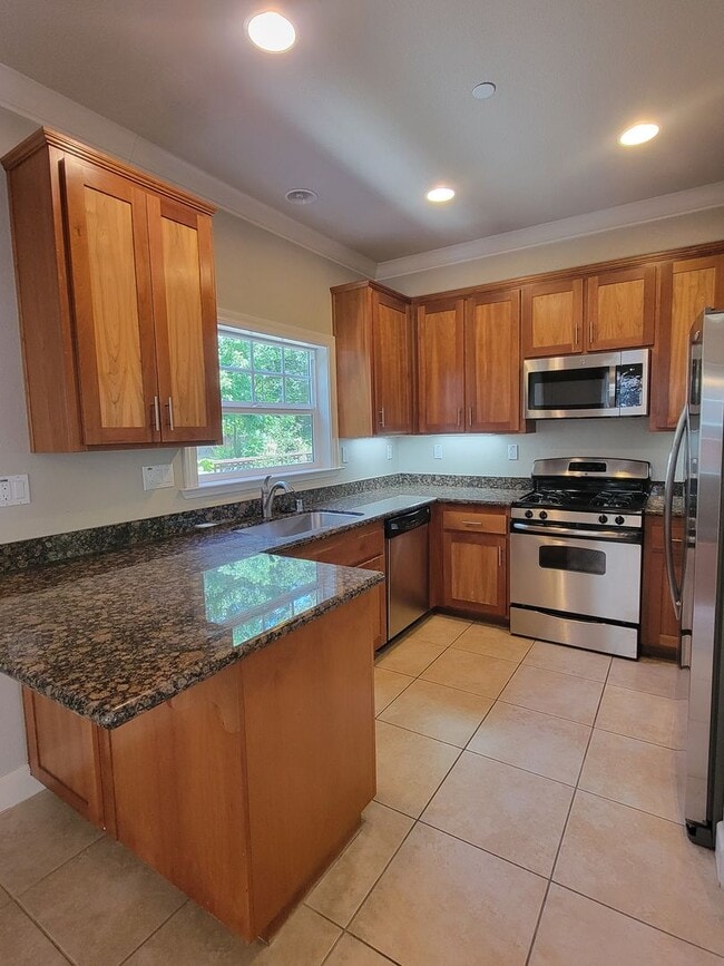 Building Photo - Charming Midtown Petaluma  – 3 Bed, 2.5 Bath