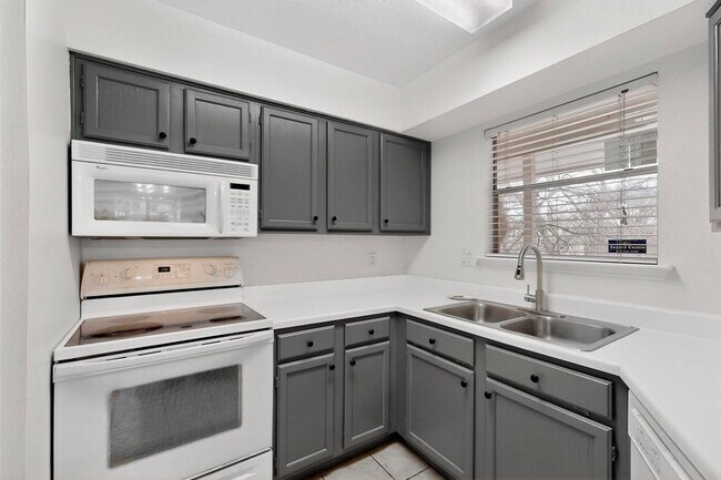 Building Photo - 2450 Wickersham Ln