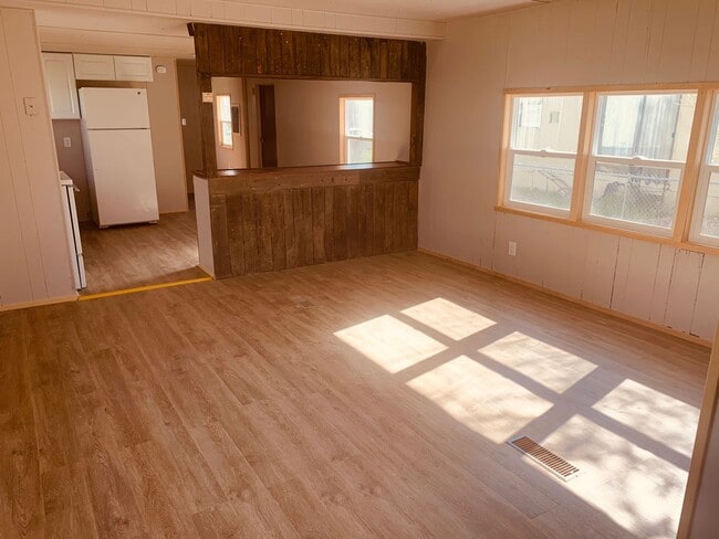 Building Photo - 2 Bedroom 2 bath Mobile Home in Great Falls