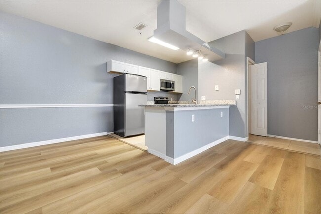 Building Photo - 16573 Enclave Village Dr