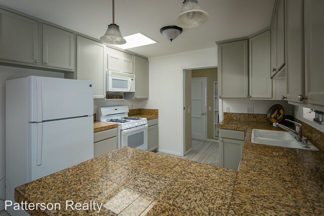 Building Photo - 166 Pier Ave