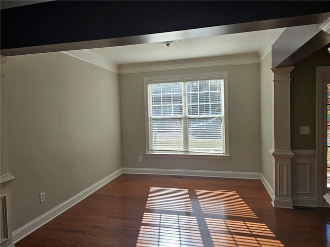 Building Photo - 3845 Dalwood Dr