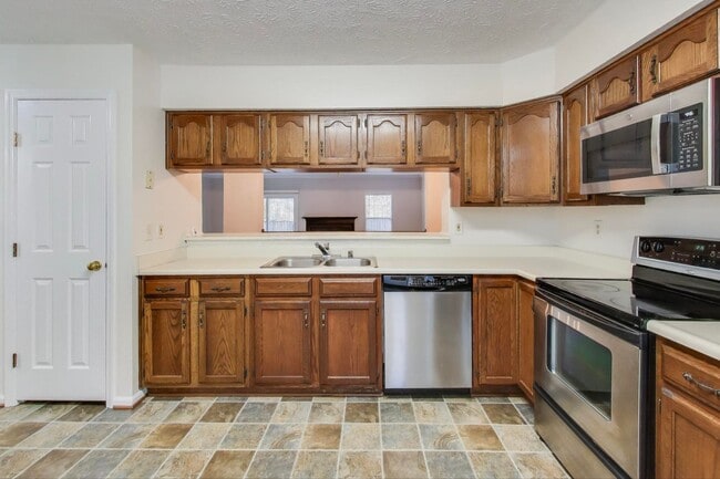 Building Photo - Ellicott City townhome for you!