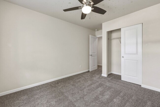 Building Photo - MOVE IN READY NOW! A/C! Multi generational living? Home office? Tumwater School District