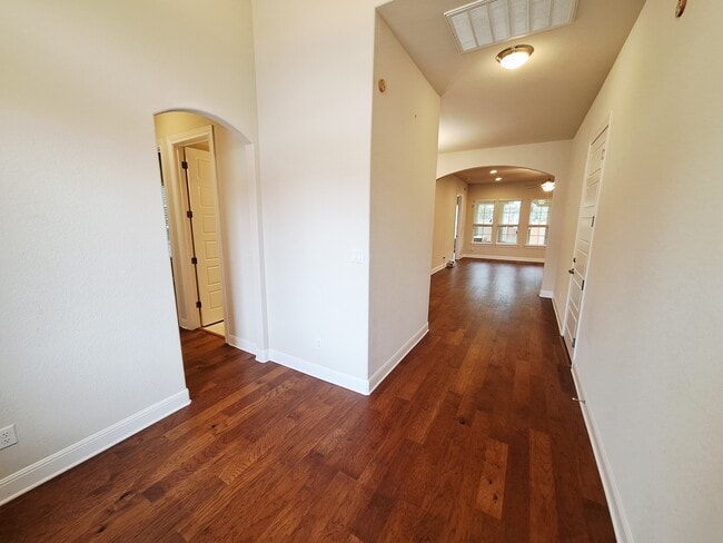 Building Photo - 4562 Katherine Dr