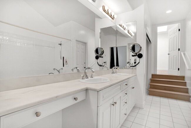 Building Photo - UPDATED LUXURY MALIBU CONDO!