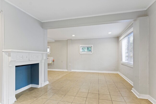 Building Photo - Rare 1 Bedroom Apartment in Williamsburg, VA | Pet-Friendly Rental