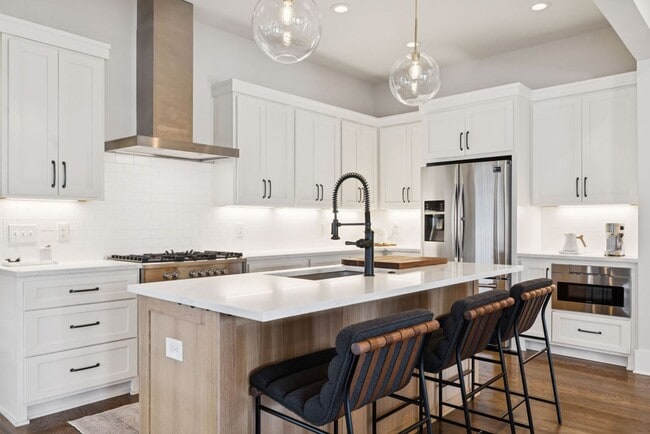 Building Photo - Experience elevated living in this beautifully crafted brick residence located in the heart of Ed...