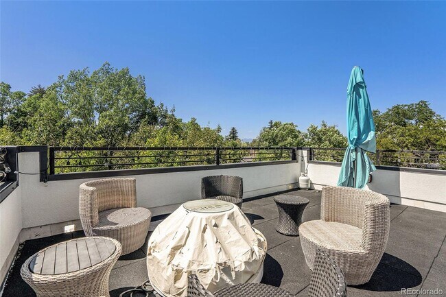Building Photo - Truly one-of-a-kind in the Highlands home ...