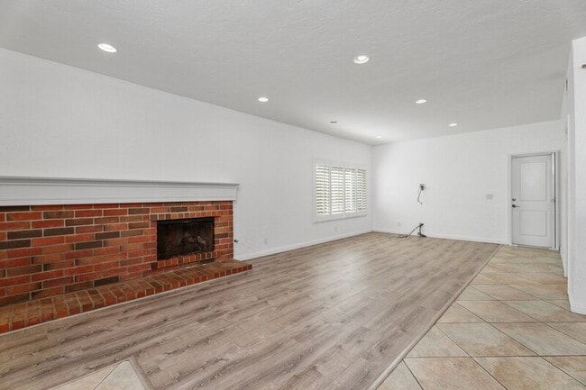 Building Photo - 8591 Naples Dr