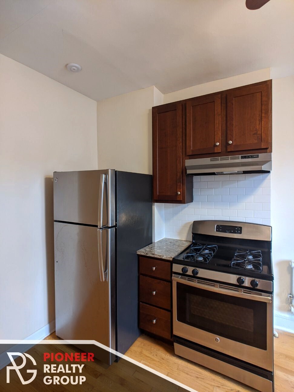 Building Photo - 1615 W Berteau Ave
